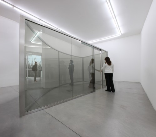 Graham_lo1 Dan Graham Sagitarian Girls, 2008 Two-way mirror, steel Courtesy: Francesca Minini, Milan Photo: Francesco Allegretto